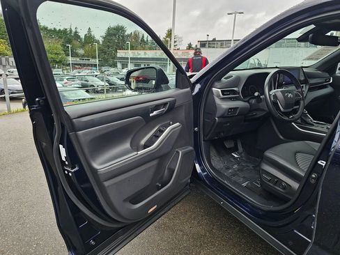 Certified 2025 Toyota Highlander XSE image 21