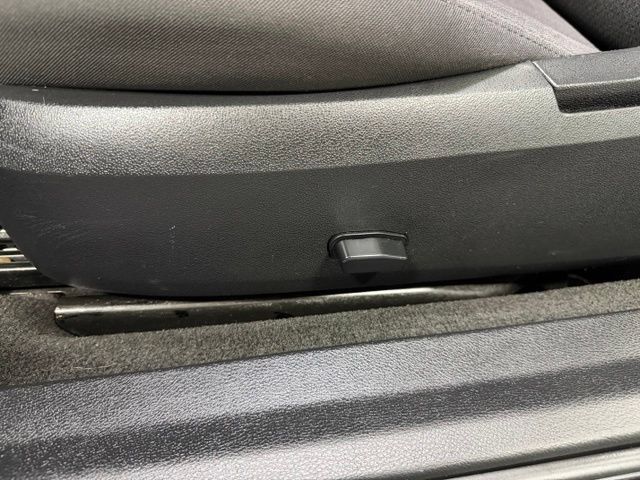 Used 2012 Chrysler 200 Touring FWD image 23
