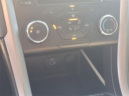 Used 2018 Ford Fusion SE image 8