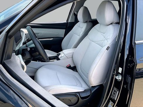Certified 2025 Hyundai Tucson SE FWD image 8
