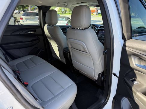 Used 2021 Chevrolet TrailBlazer LT w/ Premium Seating Package FWD image 15