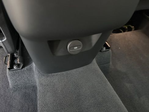 Certified 2025 Volvo XC90 B5 Plus image 16