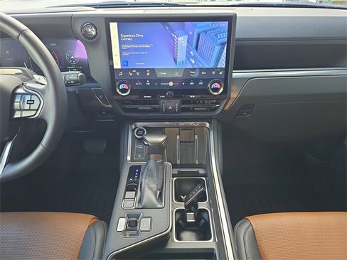 Used 2024 Lexus GX 550 image 13