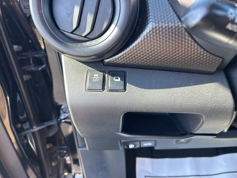 Used 2019 Nissan Kicks S image 6