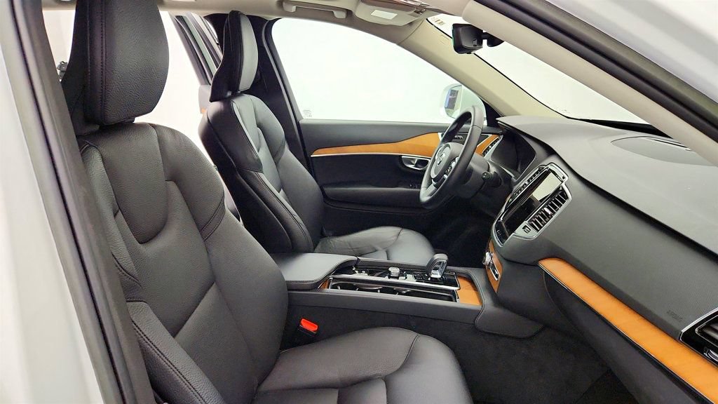 Used 2023 Volvo XC90 B6 Plus w/ Protection Package Premier AWD/4WD image 24