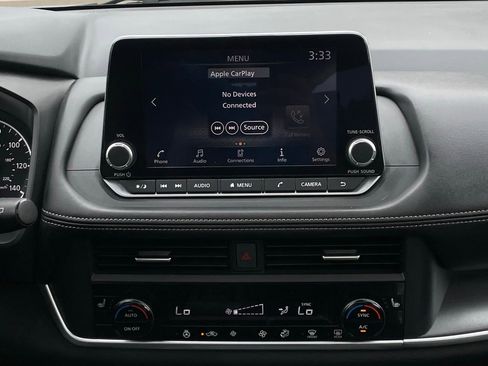 Used 2025 Nissan Rogue SV w/ SV Premium Package FWD image 17