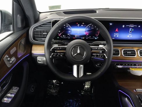 New 2026 Mercedes-Benz GLS 580 4MATIC image 3