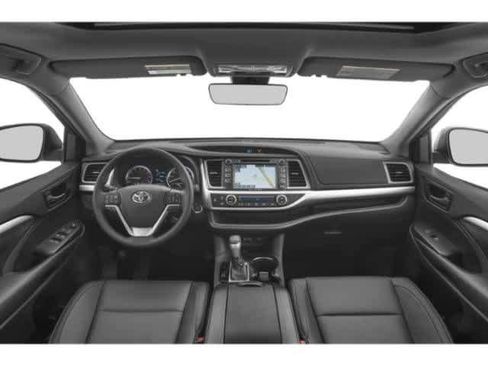 Used 2019 Toyota Highlander XLE image 11