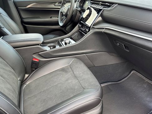 New 2025 Jeep Grand Cherokee L Altitude image 21