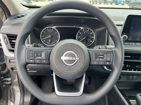 Used 2024 Nissan Rogue SV image 6