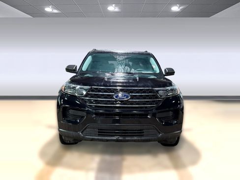 Used 2023 Ford Explorer XLT image 4