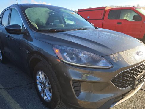 Used 2020 Ford Escape SE image 3