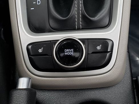 Used 2020 Hyundai Venue SEL w/ Convenience + Premium Package image 22