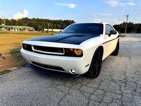 Used 2014 Dodge Challenger R/T Plus image 1