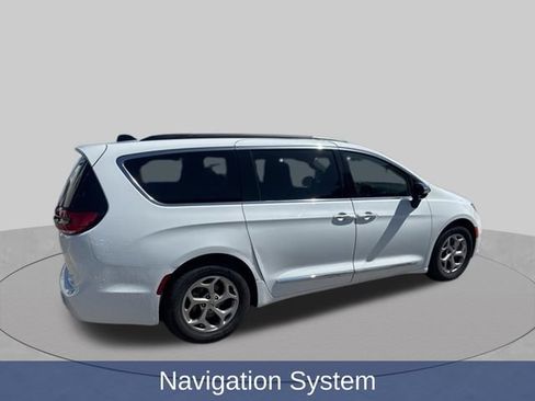 Used 2023 Chrysler Pacifica Limited FWD image 2