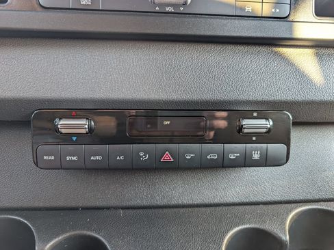 Used 2024 Mercedes-Benz Sprinter 2500 image 36