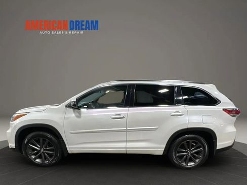 Used 2016 Toyota Highlander Limited Platinum AWD/4WD image 2