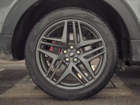 Used 2025 Ford Explorer ST-Line w/ ST-Line Street Pack image 11