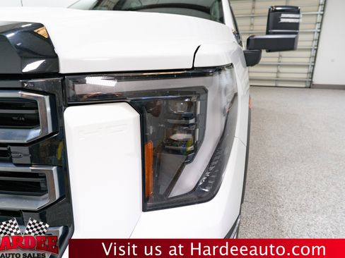 Used 2024 GMC Sierra 2500 AT4 w/ AT4 Premium Plus Package image 8