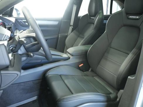 Certified 2025 Porsche Macan 4 Electric AWD/4WD image 5