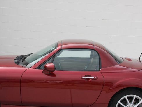 Used 2009 MAZDA MX-5 Miata Grand Touring w/ Premium Pkg RWD image 33