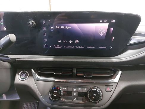 Used 2025 Buick Envista Preferred FWD image 19