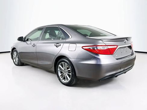 Used 2017 Toyota Camry SE image 4