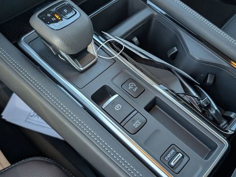 New 2026 Nissan Pathfinder Platinum image 18