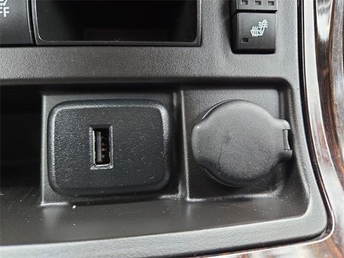 Used 2017 Chevrolet Traverse LT w/ Style and Technology Package image 13