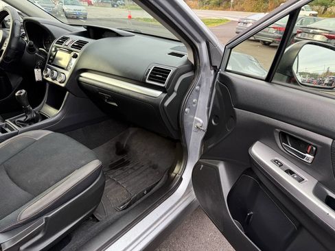 Used 2016 Subaru Crosstrek 2.0i Premium image 11