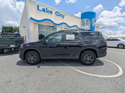 Used 2024 Honda Pilot TrailSport image 6