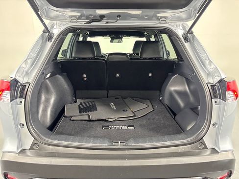 Certified 2023 Toyota Corolla Cross SE image 32