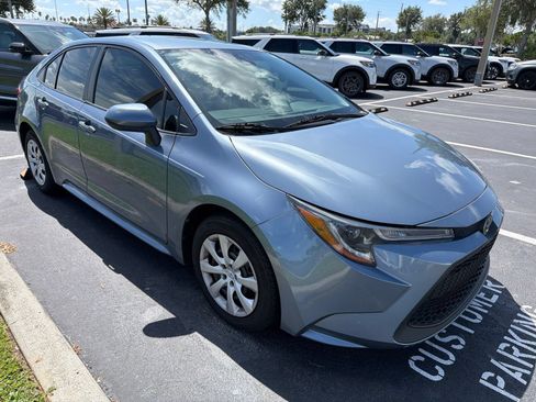 Used 2021 Toyota Corolla LE FWD image 1