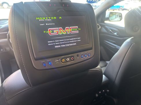 Used 2017 GMC Acadia SLT image 36