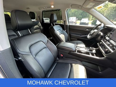 Used 2024 Nissan Pathfinder SL AWD/4WD image 28