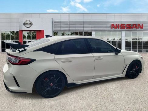Used 2024 Honda Civic Type R image 2