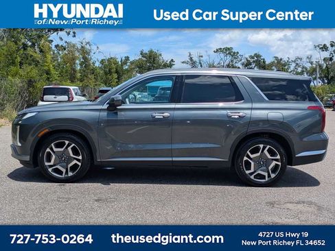 Used 2023 Hyundai Palisade Limited w/ Cargo Package FWD image 2