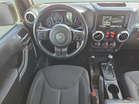Used 2018 Jeep Wrangler Unlimited Sahara AWD/4WD image 24
