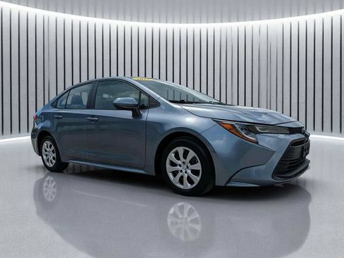 Used 2025 Toyota Corolla LE FWD image 2