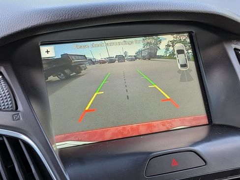Used 2018 Ford Focus Titanium w/ Titanium Technology Package FWD image 14