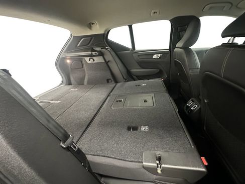 Used 2021 Volvo XC40 T5 Momentum image 15