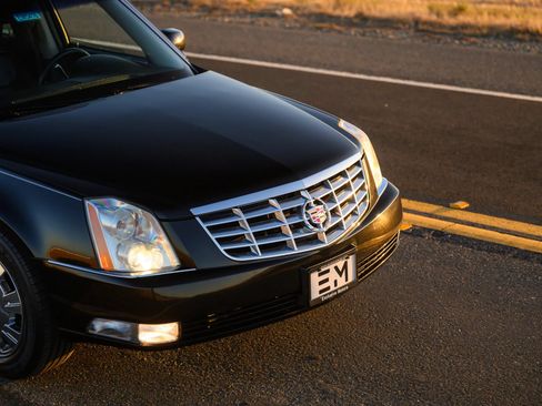 Used 2009 Cadillac DTS Hearse FWD image 72
