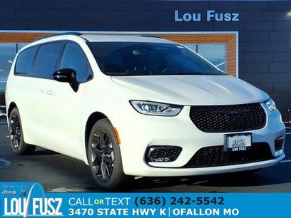 New 2026 Chrysler Pacifica Select w/ S Appearance Package