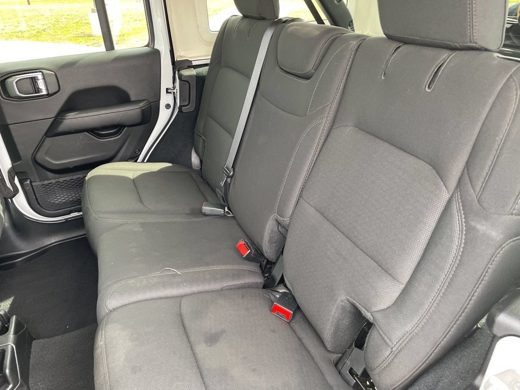 Used 2022 Jeep Wrangler Unlimited Sahara AWD/4WD image 22