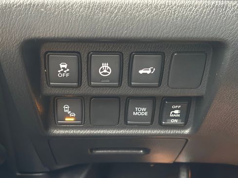 Used 2019 Nissan Pathfinder Platinum image 21