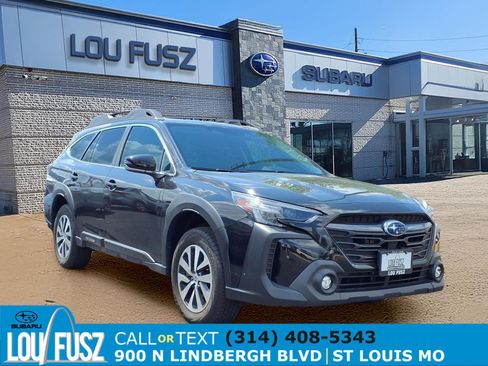 Used 2025 Subaru Outback Premium AWD/4WD image 1
