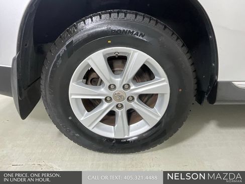 Used 2013 Toyota Highlander SE FWD image 10