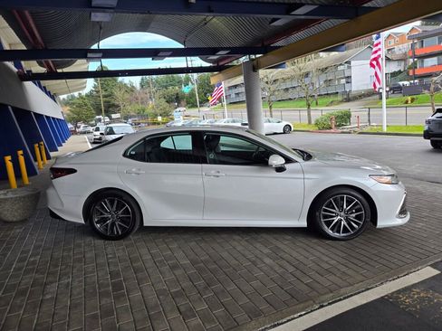 Used 2024 Toyota Camry XLE w/ Cold Weather Package image 4