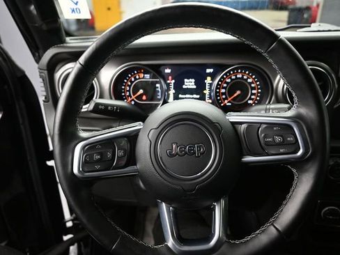 Used 2021 Jeep Gladiator Overland w/ Cold Weather Group image 18