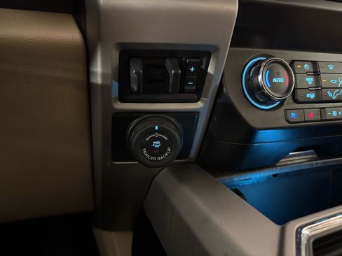 Used 2020 Ford F350 Lariat w/ Chrome Package image 32